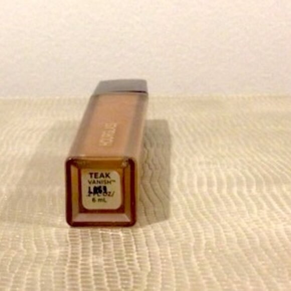 Vanish™ Airbrush Concealer in TEAK - Picture 2 of 3